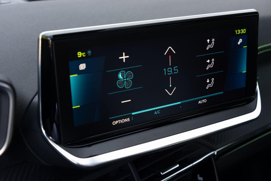 Детали интерьера Peugeot e-2008 GT (Digital White) 2019 года  (WW) (фото 109 из 119)